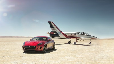 Jaguar F Type с реактивным двигателем