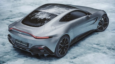 Ледяной Aston Martin Vantage сзади