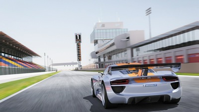 Концепт-кар Porsche 918 RSR Вид сзади