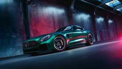 Зеленый Mercedes Benz Amg GT