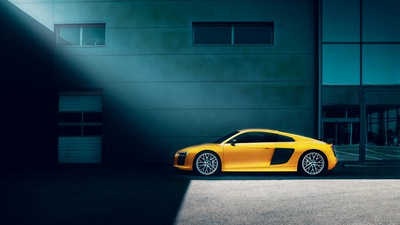 Желтый Audi R8