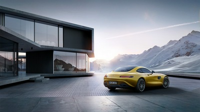 Желтый Mercedes Benz Amg GT 2019