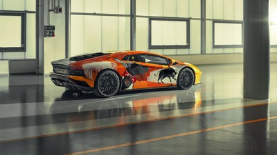 2019 Lamborghini Aventador S Вид сзади