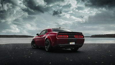 Широкофюзеляжный Dodge Challenger SRT Hellcat 2019