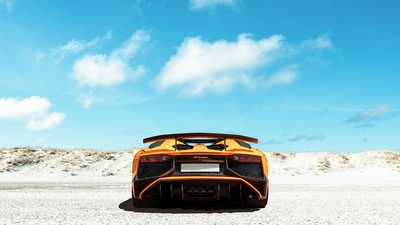 Lamborghini Желтая задняя часть