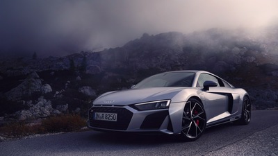 Серебристый Audi R8 Новый