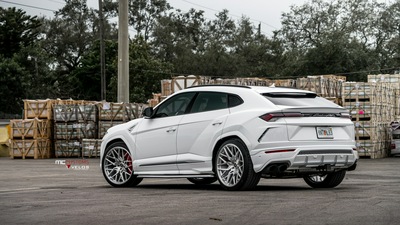 Lamborghini Urus AGL56