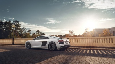 Audi R8 сзади 2020