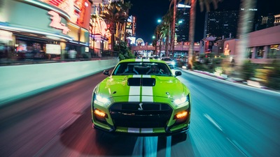 Зеленый Ford Mustang Shelby GT500 2020