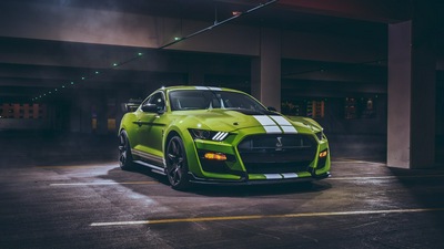 Зеленый Ford Mustang Shelby GT500