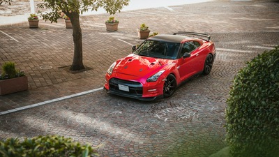 Красный Nissan Gtr 5k