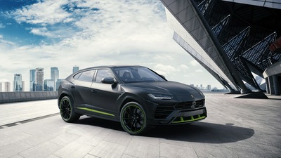 Графитовая капсула Lamborghini Urus 4k