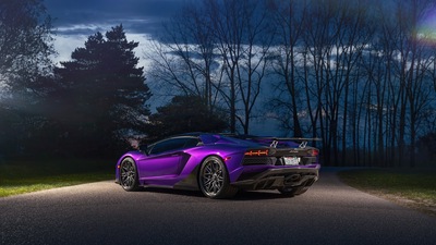 Фиолетовый Lamborghini Aventador сзади 5k