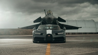 Bugatti Chiron встречает Dassault Rafale Marine Jet 8k