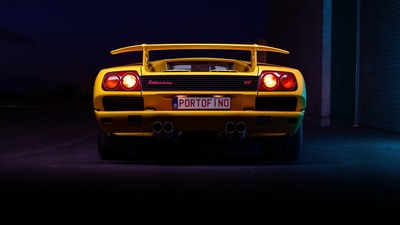 Желтый Lamborghini Diablo сзади