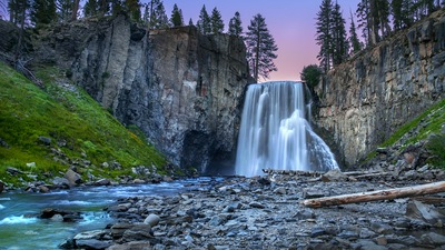 Утесы Водопад Скалы Деревья