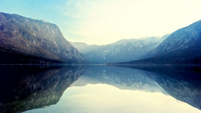 Отражения озера в Воде