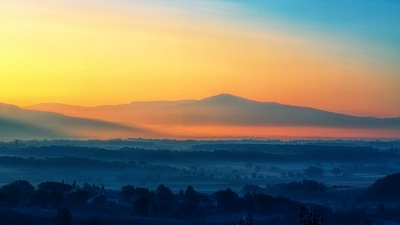 Силуэты гор во время заката