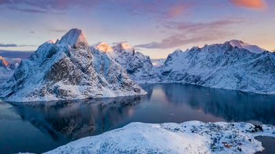 Норвегия Лофотенские горы Зимний залив Снег