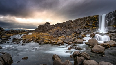 Скалы Водопад 8k