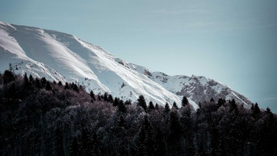 Заснеженный горный пейзаж 5k