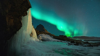 Северное сияние над горами