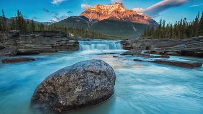 Гора Фрайатт и водопад Атабаска 4k