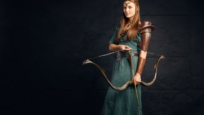 Девушка-лучница