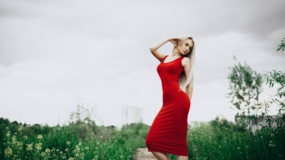 Портрет модели на открытом воздухе