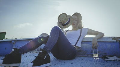 Азиатская девушка на открытом воздухе