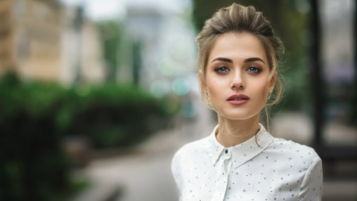 Гламурная Девушка С красивыми глазами