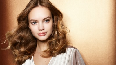 Фотосессия модели со светлыми волосами