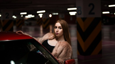 Автостоянка для Рыжеволосой Девушки