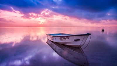 Лодка Пляж Отражение морского берега Закат