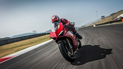 Гонки Ducati Panigale V4 S 2018