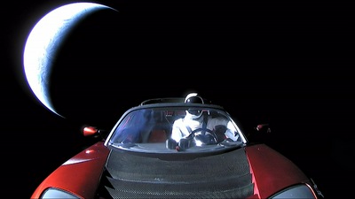 Tesla Roadster в космосе со скафандром Man Space X